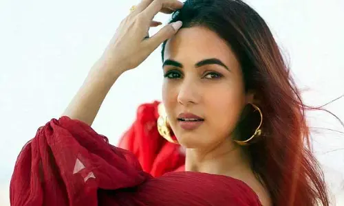 Sonal Chauhan: మార్నింగ్ సర్‌ప్రైజ్ అంటూ ఫొటోస్ షేర్ చేసిన హాట్ బ్యూటీ..