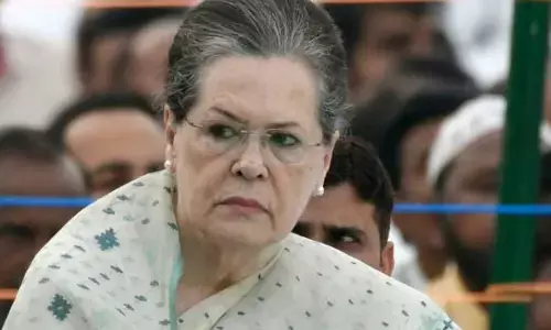 Sonia Gandhi : సోనియా గాంధీకి సభా హక్కుల నోటీసు