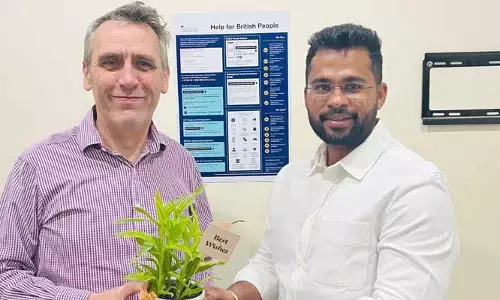 బ్రిటిష్ డిప్యూటీ హైకమిషనర్‌తో లండన్ కార్పొరేటర్ కార్తీక్ భేటీ