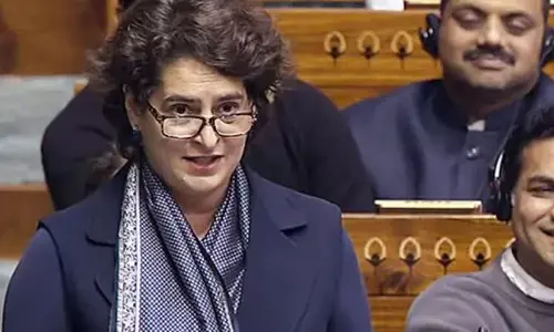 Priyanka Gandhi: బంగ్లాదేశ్‌లో మైనారిటీలపై దాడుల గురించి ప్రభుత్వం గళం విప్పాలి