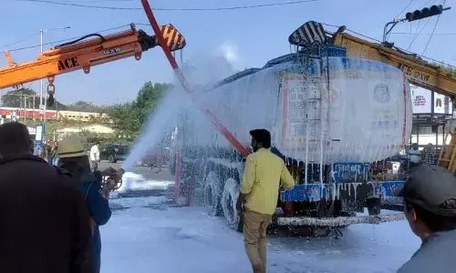 Secunderabad: పెట్రోల్ ట్యాంక‌ర్ బోల్తా.. త‌ప్పిన పెను ప్రమాదం