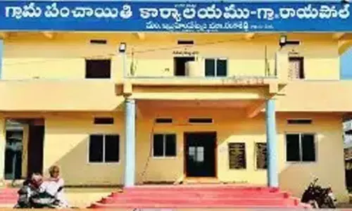 Ibrahimpatnam: పంచాయితీ భవన నిర్మాణంలో రెండేళ్లకే పగుళ్లు