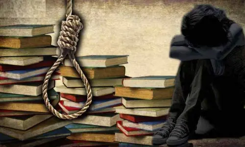 Student Suicide: నారాయణ స్కూల్‌లో దారుణం.. ఉరేసుకుని విద్యార్థి ఆత్మహత్య