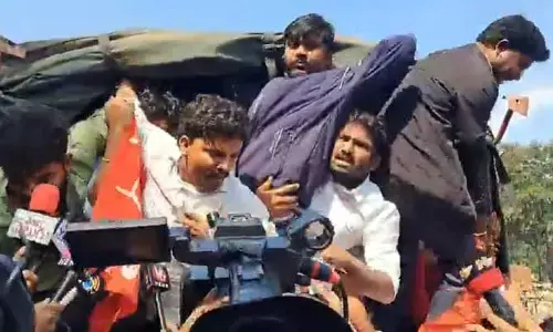 Assembly: అసెంబ్లీ వద్ద తీవ్ర ఉద్రిక్తత.. పీడీఎస్‌యూ నాయకుల అరెస్ట్