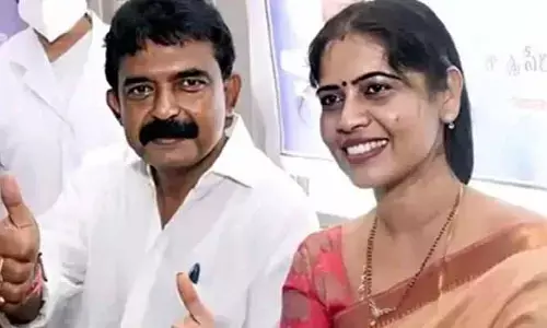 Look Out Notice: మాజీ మంత్రి పేర్ని నానికి బిగ్ షాక్.. లుక్ అవుట్ నోటీసులు జారీ