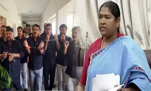 Seethakka: బీఆర్ఎస్ రైతు బేడీల నిరసనపై మంత్రి సీతక్క హాట్ కామెంట్స్