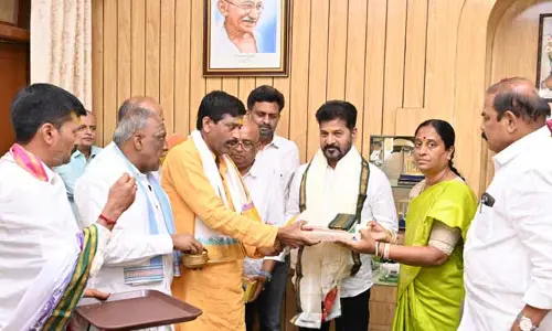 Konda Surekha: సీఎం రేవంత్‌కు ఆహ్వాన పత్రిక అందజేసిన మంత్రి కొండా సురేఖ
