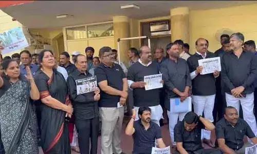 BRS MLCS : శానస మండలిలో బీఆర్ఎస్ ఎమ్మెల్సీల రచ్చ..!