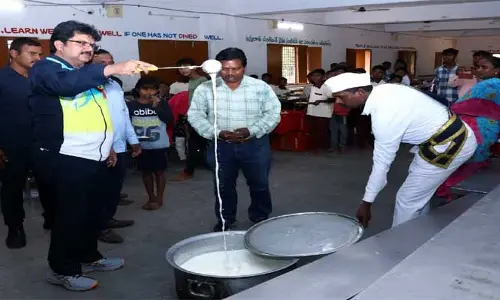 Yadadri Bhuvanagiri : సంక్షేమ హాస్టల్ లో అపరిశుభ్రతపై కలెక్టర్ ఆగ్రహం