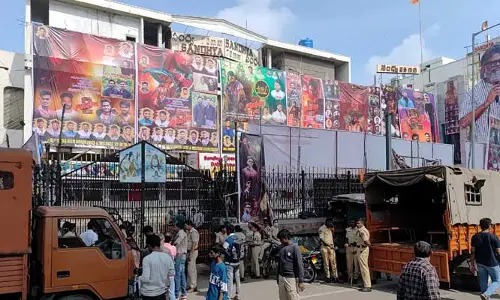 Sandhya Theater : సంధ్య థియేటర్ కు షోకాజ్ నోటీసులు