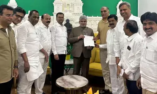 Assembly: స్పీకర్ గడ్డం ప్రసాద్ ను కలిసిన బీఆర్ఎస్ ఎమ్మెల్యేలు