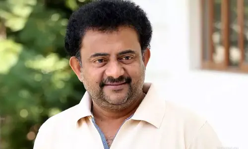 HariHara VeeraMallu : హరిహర వీరమల్లు సినిమా నుంచి తప్పుకున్న స్టార్ రైటర్..!