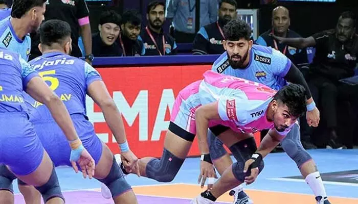 PKL 11:ప్లే ఆఫ్స్కు జైపూర్ పింక్ పాంథర్స్.. రేసు నుంచి పుణెరి పల్టన్ ఔట్ PKL 11:ప్లే ఆఫ్స్కు జైపూర్ పింక్ పాంథర్స్.. రేసు నుంచి పుణెరి పల్టన్ ఔట్