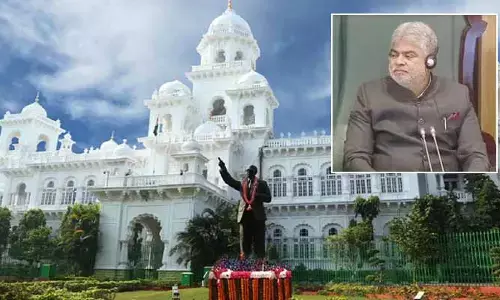TG Assembly: అసెంబ్లీలో బీఆర్ఎస్, కాంగ్రెస్ పోటాపోటీ నినాదాలు.. 15 నిమిషాల పాటు సభ వాయిదా