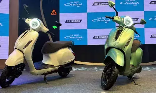 Bajaj Chetak EV: బజాజ్ నుంచి కొత్త చేతక్ ఈవీ లాంచ్.. ధర ఎంతంటే..!