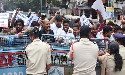 AISF: అసెంబ్లీ ముట్టడికి యత్నించిన ఏఐఎస్ఎఫ్.. డిమాండ్