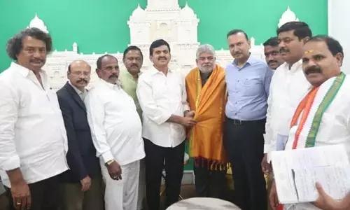 Congress: స్పీకర్ గడ్డం ప్రసాద్ కుమార్ ను సన్మానించిన మంత్రి పొంగులేటి