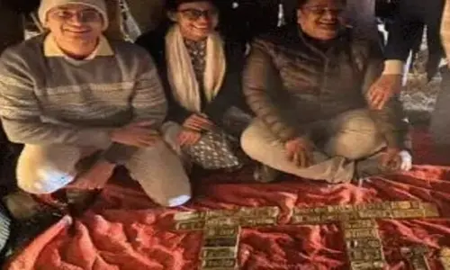 Bhopal: కారులో 52 కిలోల బంగారం, రూ.10 కోట్ల నగదు పట్టుకున్న అధికారులు