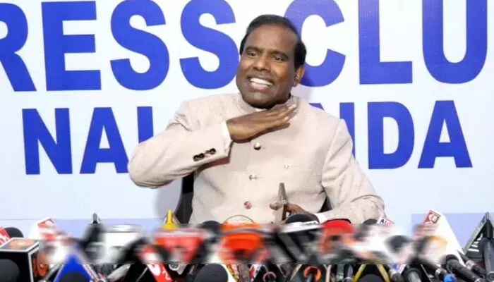 K A Paul: కేఏ పాల్ అంటే ఫైర్ కాదు వైల్డ్ ఫైర్.. తగ్గేదే లే! ప్రెస్మీట్లో కీలక వ్యాఖ్యలు K A Paul: కేఏ పాల్ అంటే ఫైర్ కాదు వైల్డ్ ఫైర్.. తగ్గేదే లే! ప్రెస్మీట్లో కీలక వ్యాఖ్యలు