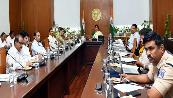 CS Review: ఉపరాష్ట్రపతి రెండు రోజుల పర్యటన..500 మంది రైతులతో ముఖాముఖి.. సీఎస్ సమీక్ష CS Review: ఉపరాష్ట్రపతి రెండు రోజుల పర్యటన..500 మంది రైతులతో ముఖాముఖి.. సీఎస్ సమీక్ష