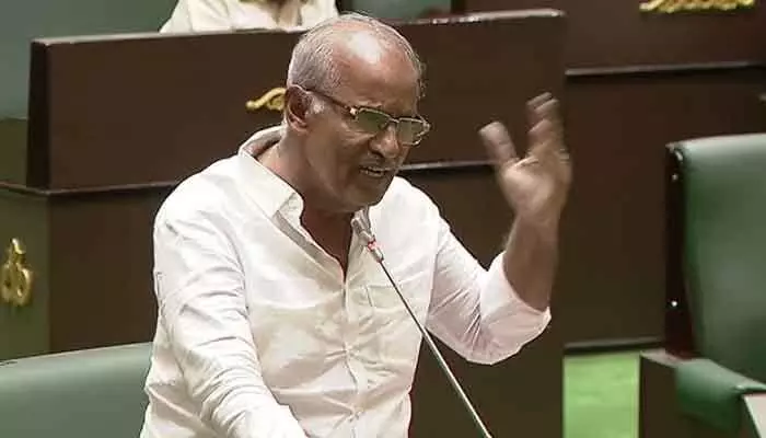 ఆంధ్రా, తెలంగాణ పోలీసుల బదిలీలు చేపట్టాలి: కూనంనేని ఆంధ్రా, తెలంగాణ పోలీసుల బదిలీలు చేపట్టాలి: కూనంనేని