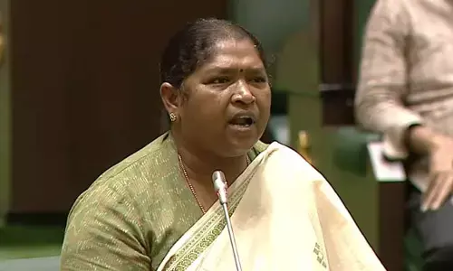 Minister Seethakka : జగదీష్ రెడ్డి సభ్యత్వాన్ని రద్దు చేయాలి : మంత్రి సీతక్క డిమాండ్