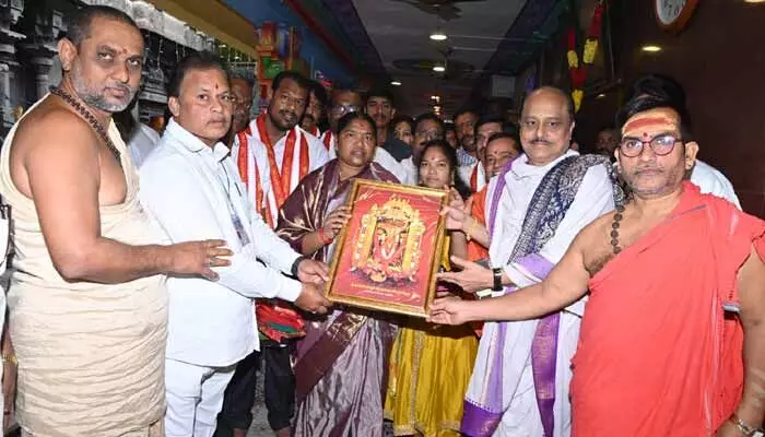 Vijayawada:కనకదుర్గమ్మను దర్శించుకున్న తెలంగాణ మంత్రి Vijayawada:కనకదుర్గమ్మను దర్శించుకున్న తెలంగాణ మంత్రి