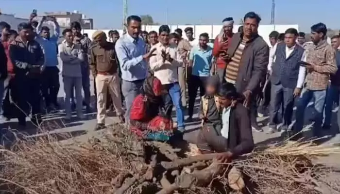 Euthanasia : నడిరోడ్డుపై చితి.. కారుణ్య మరణానికి రైతు డిమాండ్.. రూ. 9.91 లక్షల ఫైన్ Euthanasia : నడిరోడ్డుపై చితి.. కారుణ్య మరణానికి రైతు డిమాండ్.. రూ. 9.91 లక్షల ఫైన్