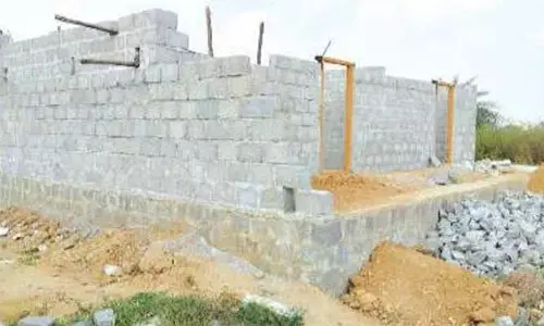 Dundigal: నోటీసులతోనే సరి..! కబ్జాకోరల్లో దూలపల్లి లింగయ్య చెరువు