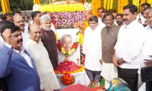 Gaddam Venkataswamy : కాకాకు కాంగ్రెస్ నేతల ఘన నివాళులు