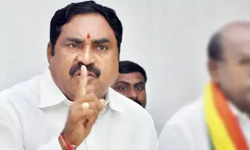 Errabelli: అల్లు అర్జున్‌పై కేసు పెట్టి ఇబ్బంది పెడుతుండ్రు.. మాజీ మంత్రి ఎర్రబెల్లి హాట్ కామెంట్స్