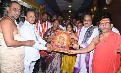 Vijayawada:కనకదుర్గమ్మను దర్శించుకున్న తెలంగాణ మంత్రి