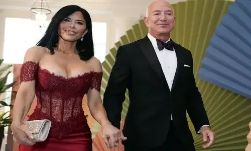 Jeff Bezos: డిసెంబర్ 28న రెండో వివాహం చేసుకోబోతున్న జెఫ్ బెజోస్.. పెళ్ళికి రూ. 5,000 కోట్ల ఖర్చు..!