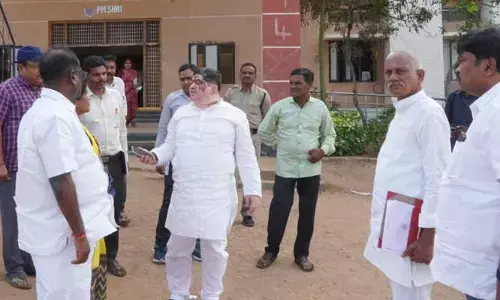Ponnam: గురుకుల పాఠశాలలో మంత్రి పొన్నం ఆకస్మిక తనిఖీ