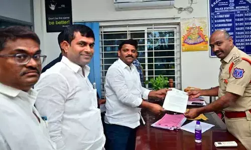 Theenmar Mallanna: హీరో‌ పై చర్యలు తీసుకోండి.. పుష్ప 2 సినిమాపై కాంగ్రెస్ ఎమ్మెల్సీ ఫిర్యాదు