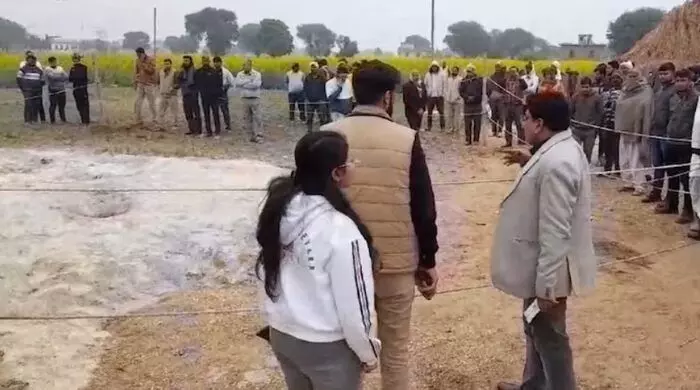 Rajasthan: 700 అడుగుల బోరుబావిలో పడిన బాలిక.. హుక్ టెక్నిక్ ద్వారా రెస్క్యూ ఆపరేషన్ Rajasthan: 700 అడుగుల బోరుబావిలో పడిన బాలిక.. హుక్ టెక్నిక్ ద్వారా రెస్క్యూ ఆపరేషన్