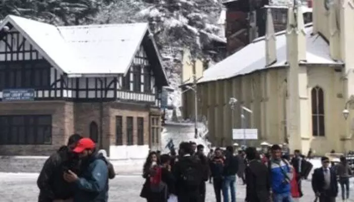 Himachalpradesh: హిమాచల్ను కమ్మేసిన మంచు.. 177 రోడ్లు మూసివేత Himachalpradesh: హిమాచల్ను కమ్మేసిన మంచు.. 177 రోడ్లు మూసివేత