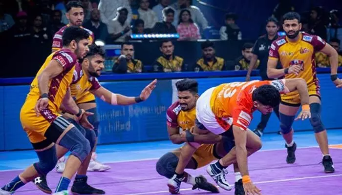 PKL 2024 : బెంగాల్పై యు ముంబా విజయం.. తెలుగు టైటాన్స్ ప్లే ఆఫ్స్ ఆశలు గల్లంతు PKL 2024 : బెంగాల్పై యు ముంబా విజయం.. తెలుగు టైటాన్స్ ప్లే ఆఫ్స్ ఆశలు గల్లంతు
