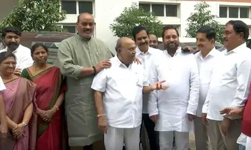 AP News : విజయవాడ కోర్టుకు తెలుగు రాష్ట్రాల నేతలు
