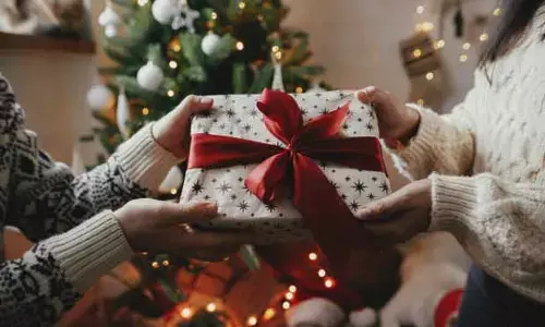 Christmas Gift : క్రిస్మస్‌కి గిఫ్ట్ ఇద్దామనుకుంటున్నారా..? బెస్ట్ ఐడియాస్ ఇవిగో!