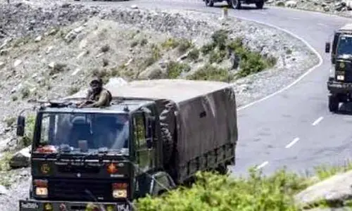 Kashmir: 150 అడుగుల లోయలోపడ్డ ఆర్మీ వాహనం.. ఐదుగురు సైనికులు దుర్మరణం
