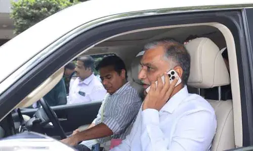 BRS: ఒకే కారులో కేటీఆర్, హరీష్ రావు.. ఎక్కడికి వెళ్లారో తెలుసా?