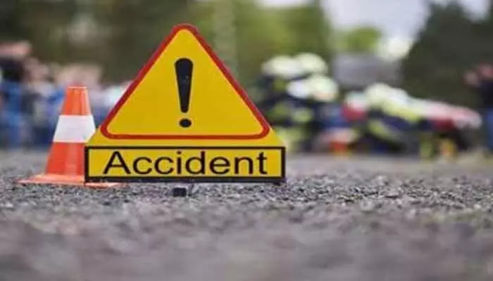 Car Accident: భువనగిరి హైవేపై ఘోర రోడ్డు ప్రమాదం.. ఇద్దరు మృతి Car Accident: భువనగిరి హైవేపై ఘోర రోడ్డు ప్రమాదం.. ఇద్దరు మృతి