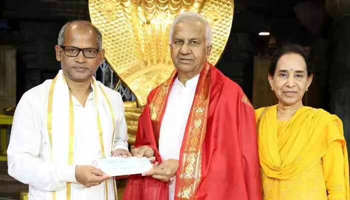 Tirumala News:తిరుమల శ్రీవారికి భక్తుడి భారీ విరాళం.. ఎంతంటే? Tirumala News:తిరుమల శ్రీవారికి భక్తుడి భారీ విరాళం.. ఎంతంటే?