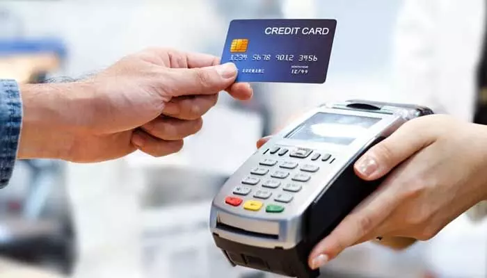 Credit Card Transactions: నవంబర్ లో భారీగా తగ్గిన క్రెడిట్ కార్డు చెల్లింపులు..! Credit Card Transactions: నవంబర్ లో భారీగా తగ్గిన క్రెడిట్ కార్డు చెల్లింపులు..!