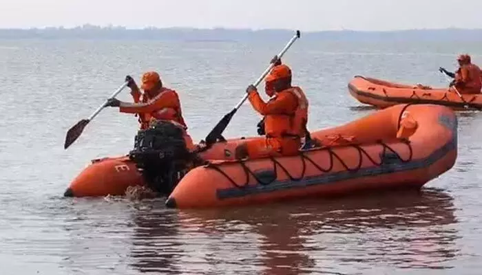 Boat capsize: గోవా బీచ్ సమీపంలో టూరిస్టు బోటు బోల్తా.. ఒకరు మృతి Boat capsize: గోవా బీచ్ సమీపంలో టూరిస్టు బోటు బోల్తా.. ఒకరు మృతి