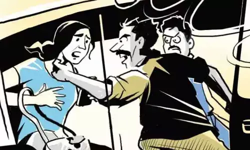 సినిమా స్టైళ్లో కిడ్నాప్‌కు యత్నం.. హీరోలా కాపాడిన ఆటో డ్రైవర్