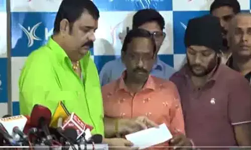 Venu Swamy : శ్రీతేజ్ కు వేణు స్వామి రూ.2లక్షల ఆర్థిక సహాయం