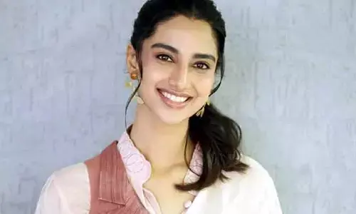 Meenakshi Chaudhary: శ్రీలీల మిస్ చేసుకున్న ఆఫర్ దక్కించుకున్న మరో క్రేజీ హీరోయిన్!