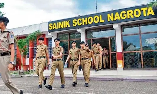 Sainik Schools: సైనిక్ స్కూళ్లలో ప్రవేశాలకు నోటిఫికేషన్ విడుదల.. దరఖాస్తు చివరి తేదీదే..!